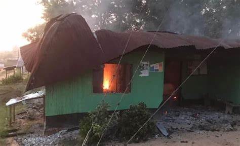 Afrique de l’Ouest : La MFWA déplore l’attaque de huit organisations médiatiques en cinq mois, l’une d’entre elles réduite en cendres
