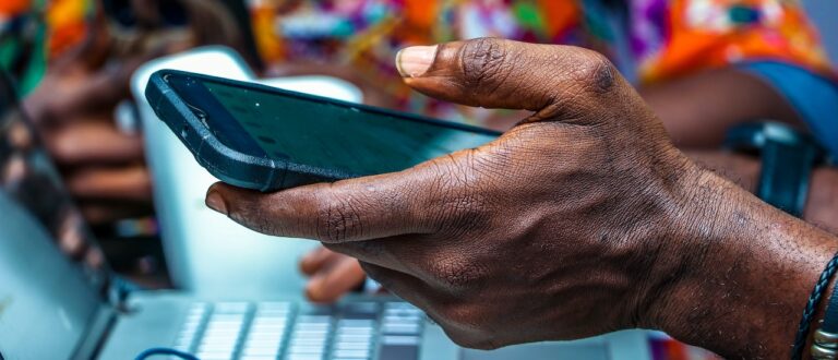 Perturbations du réseau : Comment les gouvernements d’Afrique de l’Ouest ont violé les droits de l’internet en 2022